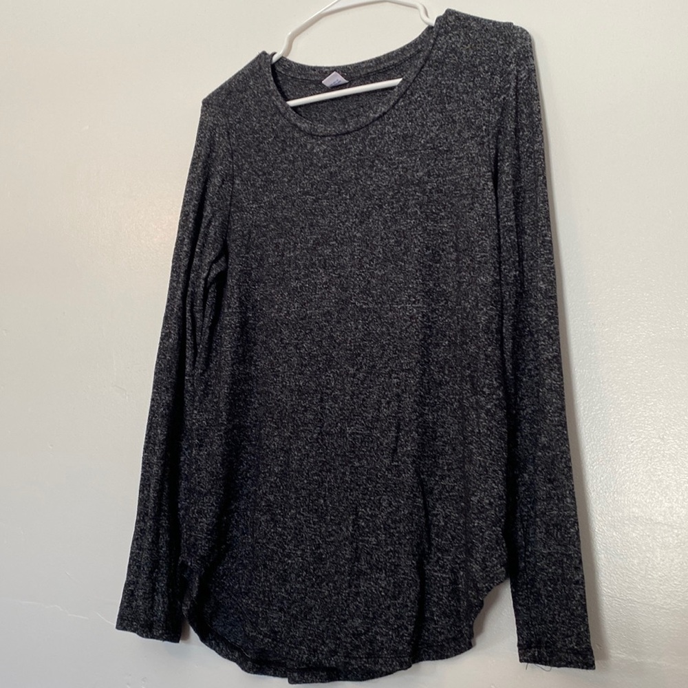 Old Navy Luxe sweater size medium. Dark grey/black with white speckles